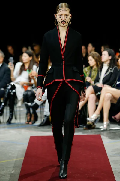 Look 24